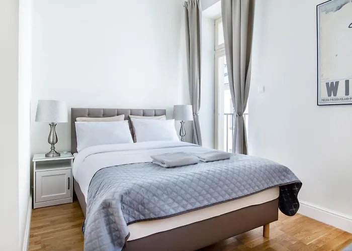 Krakow Central Apartments شقة *