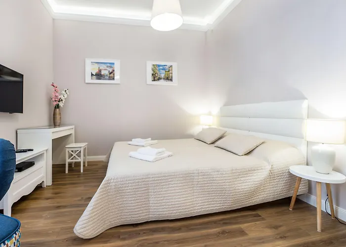 Krakow Central Apartments شقة *