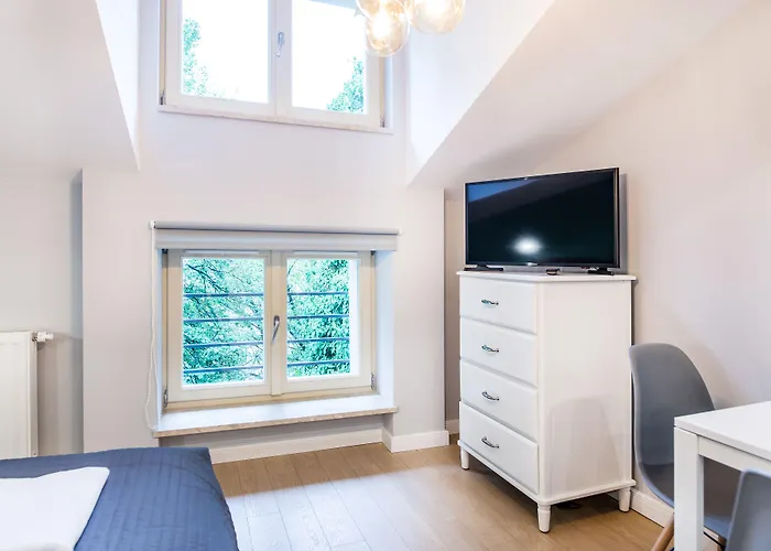 Krakow Central Apartments شقة *